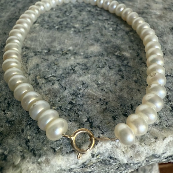 Elegant Cultured Pearl Botton Pearl Bracelet - Picture 3 of 8